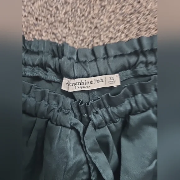 Abercrombie & Fitch Sleep Shorts Womens X Small, Silky, Soft, Black & Dark Green - Picture 10 of 11